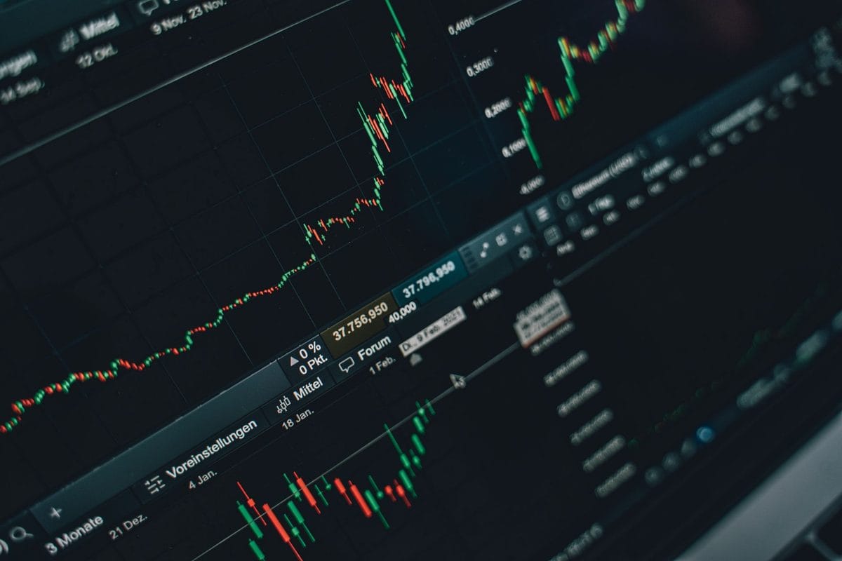 Investment Trusts vs Open-Ended Funds: The Discount Most UK Investors Don't Understand