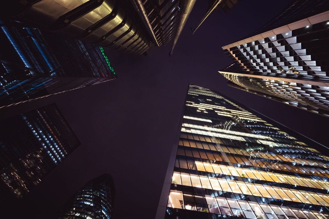 Investment Trusts vs Unit Trusts: What UK Investors Should Know