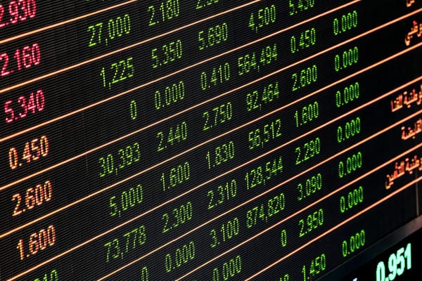 Spread Betting vs CFDs: How UK Traders Access Tax-Free Gains (and What HMRC Actually Requires)